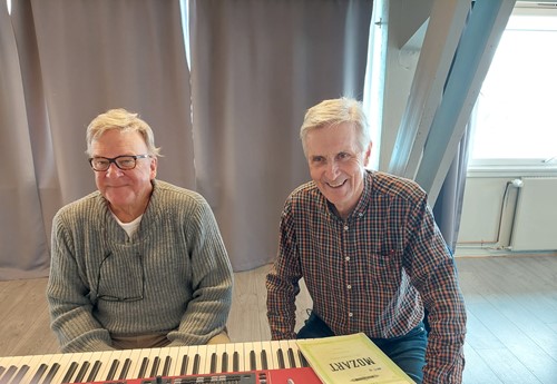 Instruktør Harald Bjørkøy (th) og pianist Audun Kayser (tv)
