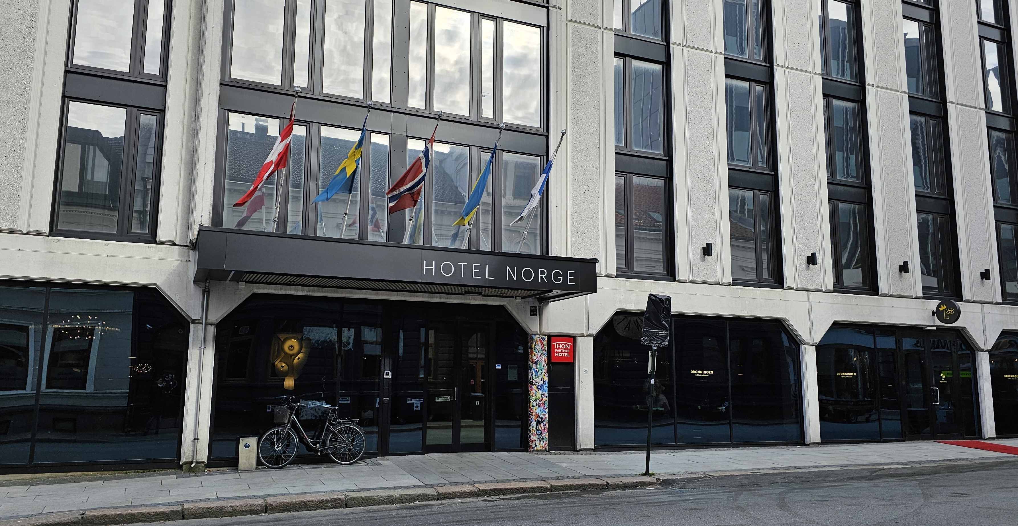 Festivalkontor - inngang Hotel Norge